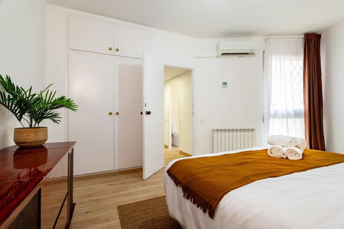 Exclusive Huge 4 Double Bedroom City Center バルセロナ エクステリア 写真