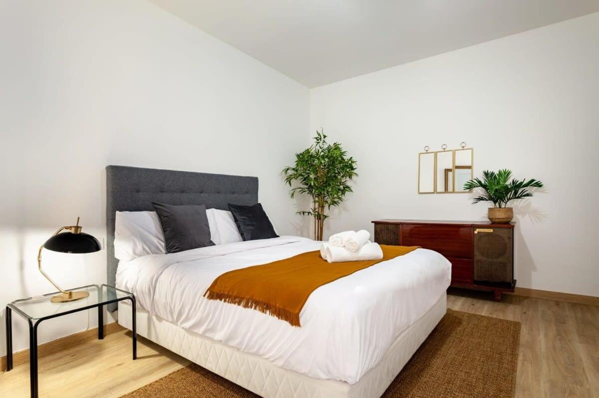 Exclusive Huge 4 Double Bedroom City Center バルセロナ エクステリア 写真