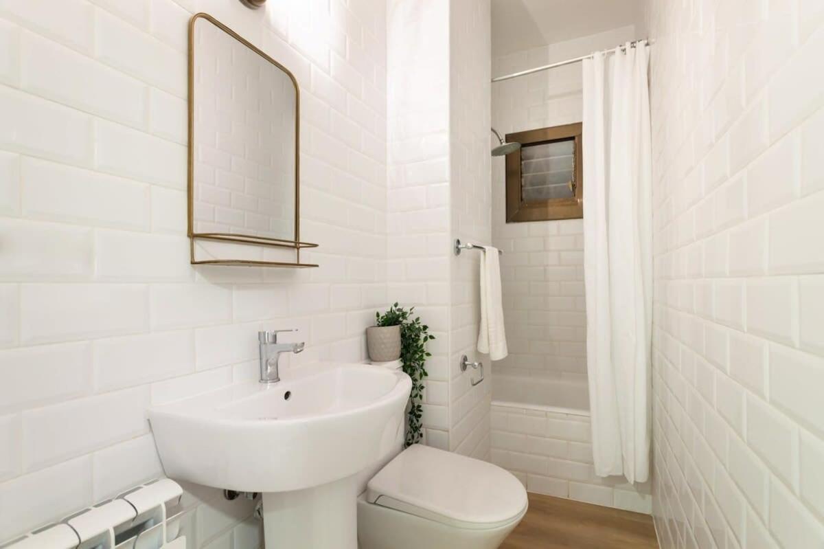 Exclusive Huge 4 Double Bedroom City Center バルセロナ エクステリア 写真