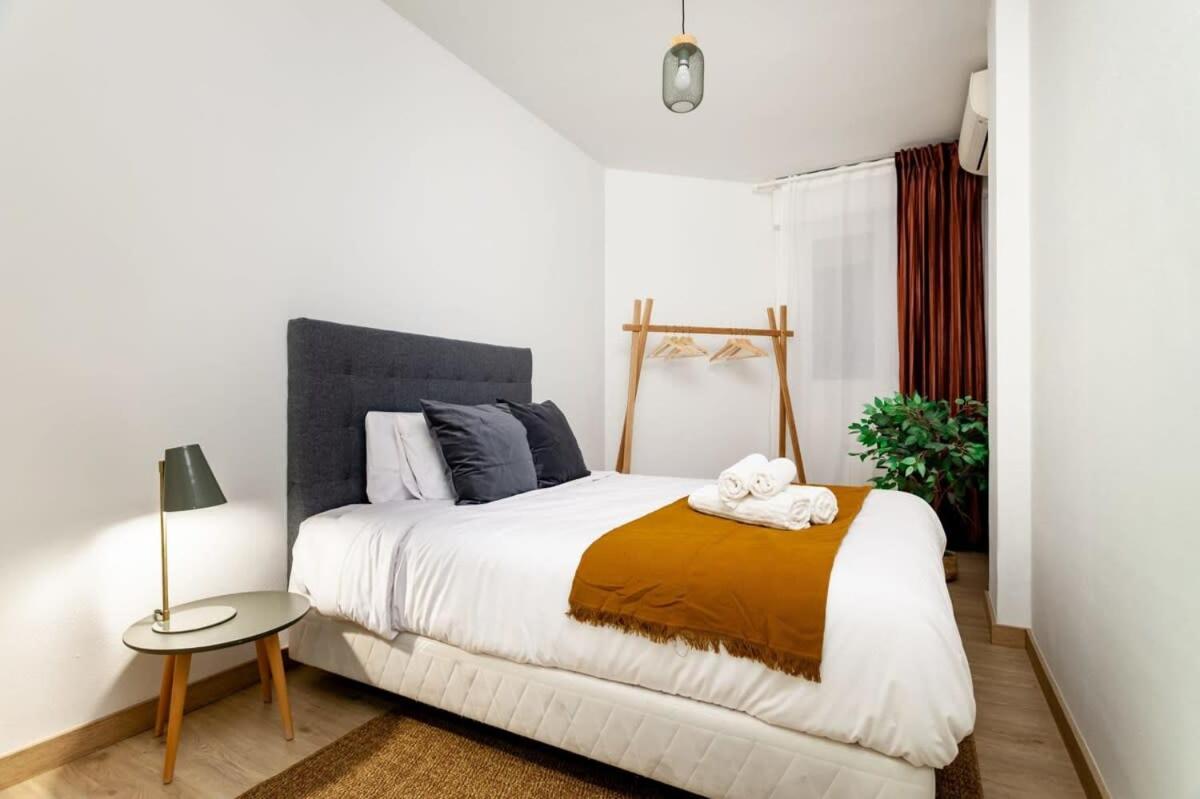 Exclusive Huge 4 Double Bedroom City Center バルセロナ エクステリア 写真