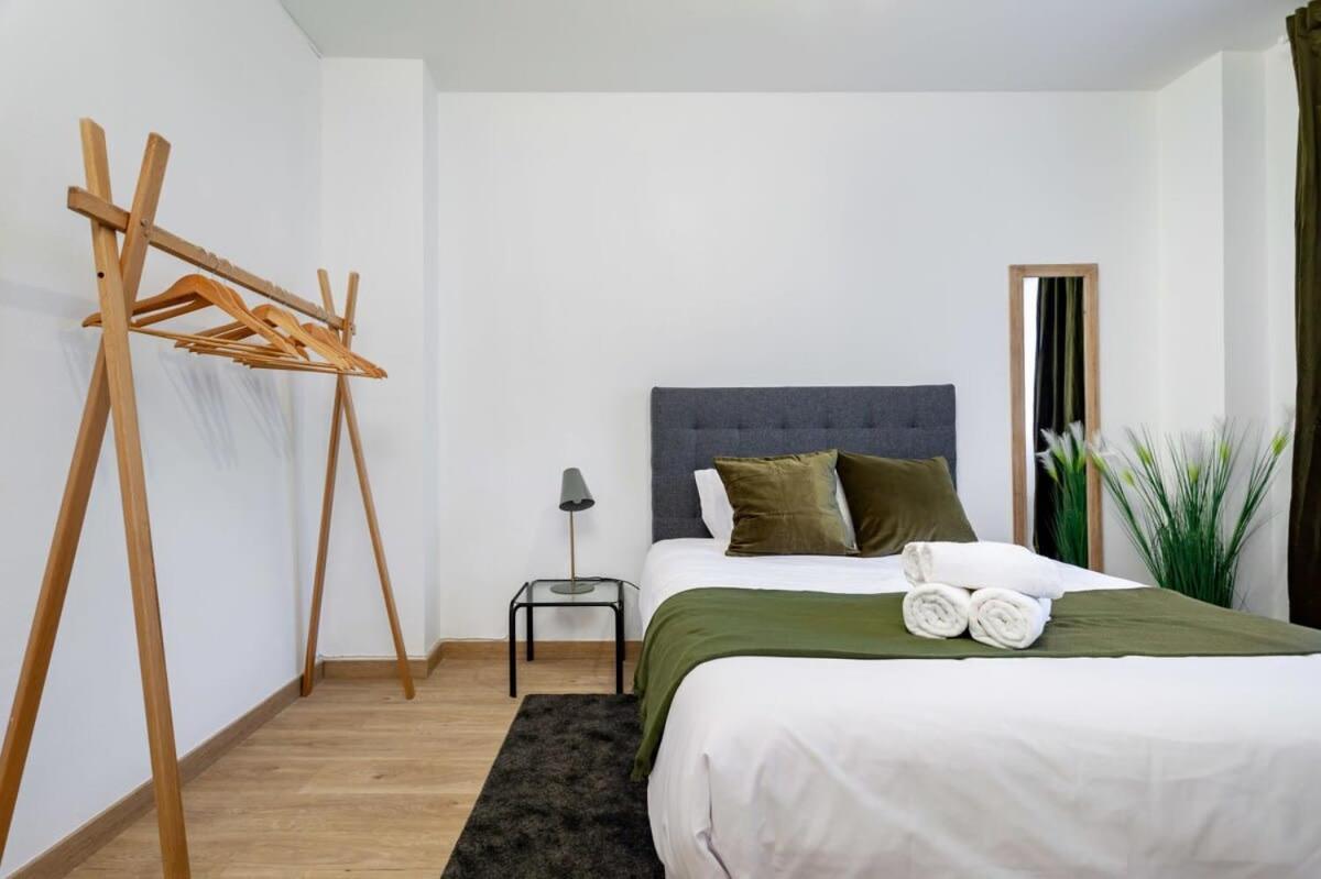 Exclusive Huge 4 Double Bedroom City Center バルセロナ エクステリア 写真