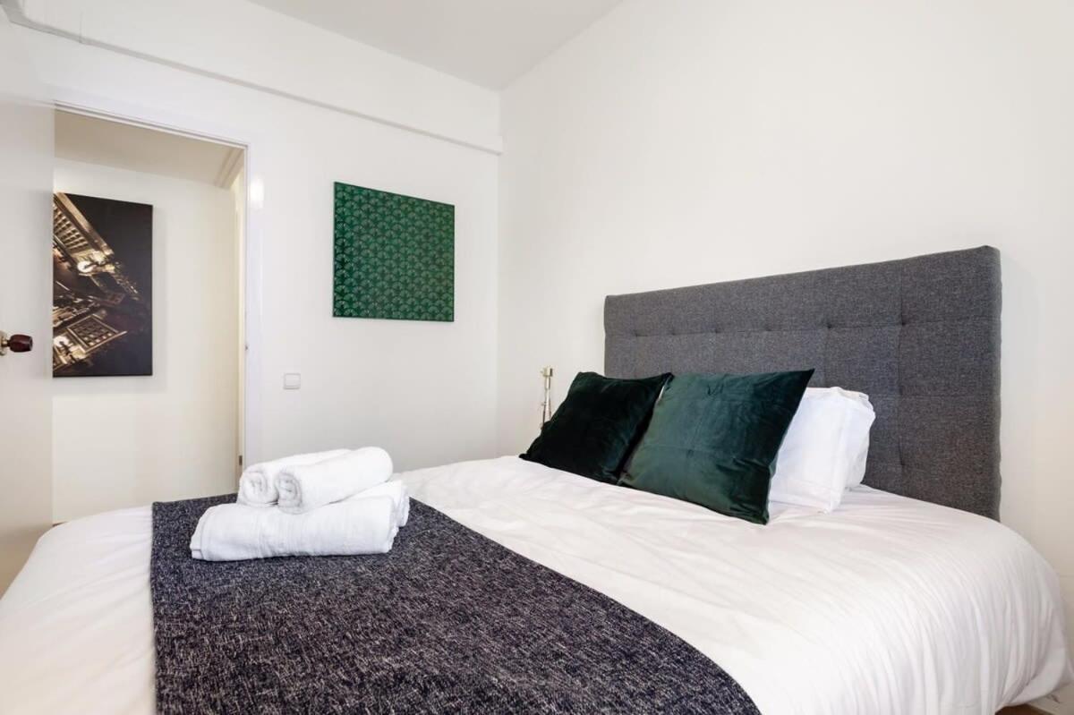 Exclusive Huge 4 Double Bedroom City Center バルセロナ エクステリア 写真